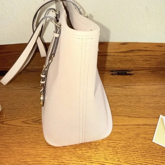 Michael Kors Cream Tote Bag and Wallet Set - Picture 3 of 15